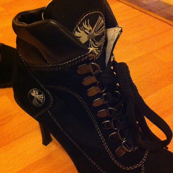 Boots - Picture 4 of 4