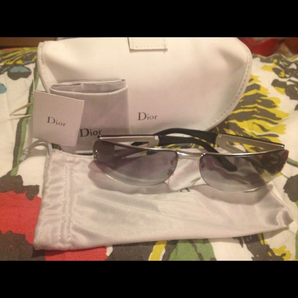HOLD**✂$ used Authentic Christian Dior sunglasses.