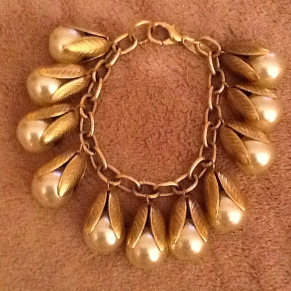 SOLD!!! Gold & Pearl Dangle Bracelet