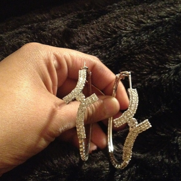 Earrings - Picture 1 of 3