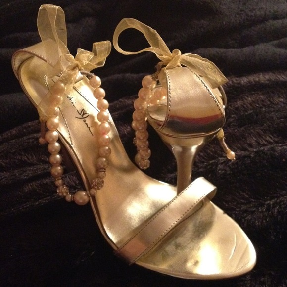 high-heels - Picture 1 of 3