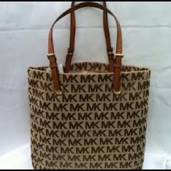 Michael Kors Handbags - NWT MICHAEL KORS JACQUARD TOTE