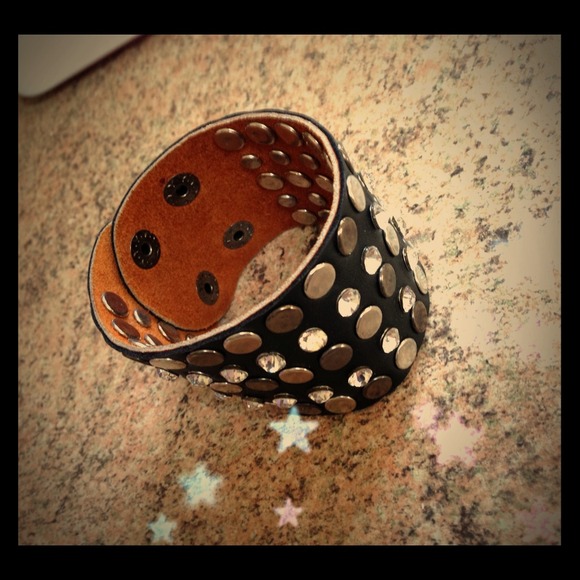 Leather studded bracelet with rhinestones