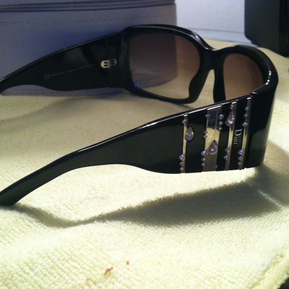 REDUCED!!!**Authentic DIOR sunglasses w/Stone - Picture 2 of 4