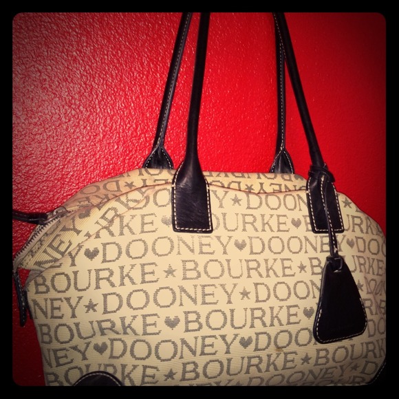 Dooney & Bourke Handbags - 🚫Reserved Dooney Bourke Purse🚫