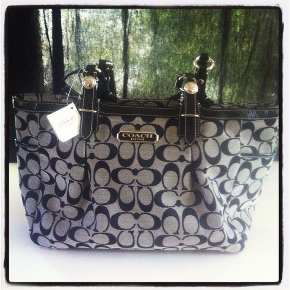 NWT! authentic coach $130- perfect holiday gift!!