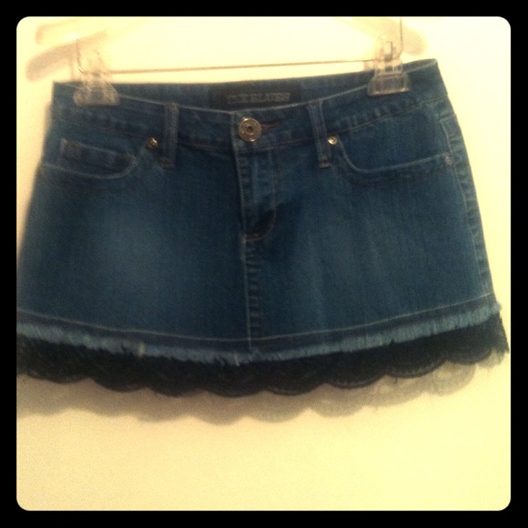 Cute Jean skirt with black sequence trim - Picture 1 of 3