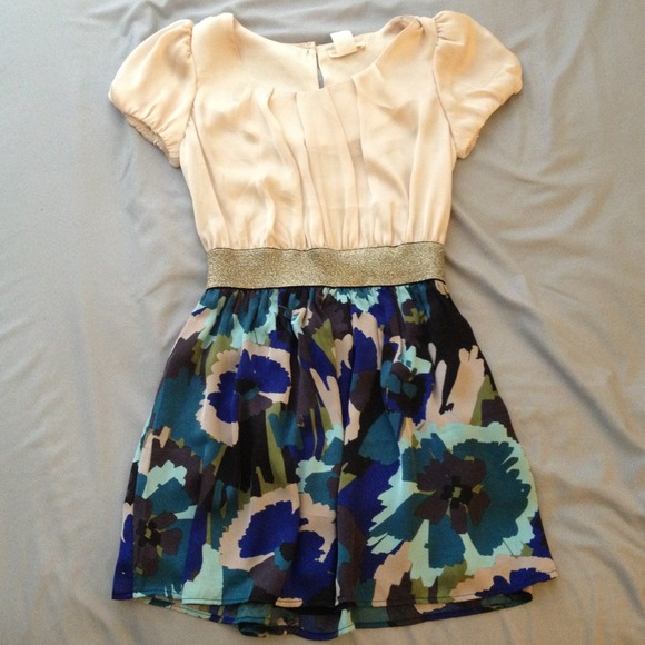 One Clothing Floral Short Sleeve Dress - Picture 2 of 4