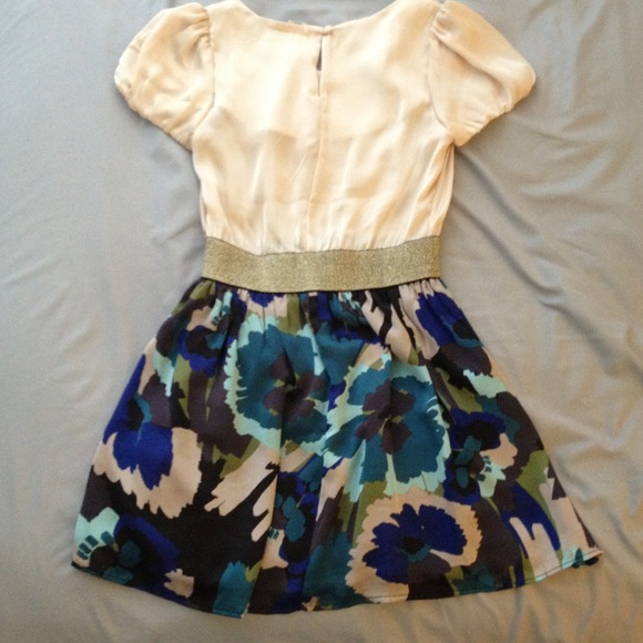 One Clothing Floral Short Sleeve Dress - Picture 3 of 4