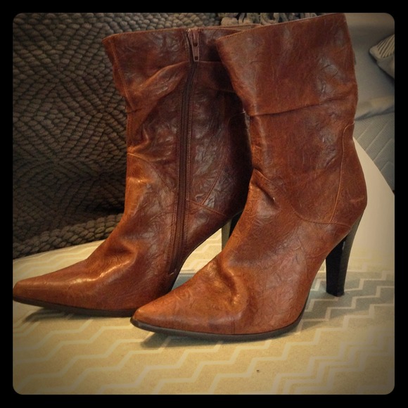 Brown leather wrinkled wash boots