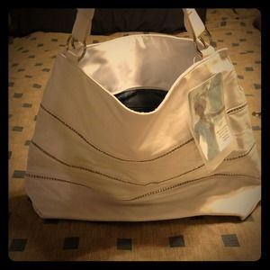 Paris Hilton Handbags - ✨SOLD.....Free Gift with any hand bag purchase✨ Paris Hilton Handbags - ✨SOLD.....Free Gift with any hand bag purchase✨