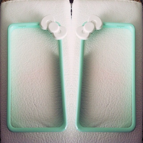 Mint Bow Bumper Case