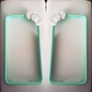 Mint Bow Bumper Case