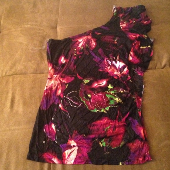 Floral one shoulder top