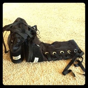 NEW!!! NEVER WORN! Lace up Heirloom UGG boots!!