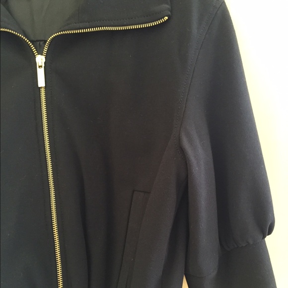 Express Fashionable Jacket - Picture 3 of 4