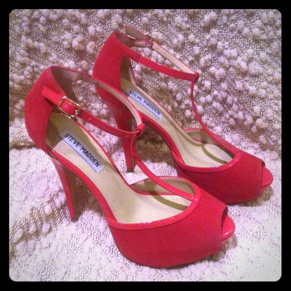 Steve Madden pink suede pumps