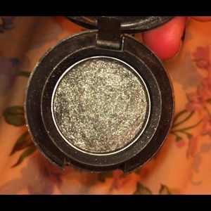 MAC eyeshadow in the color Nighttrain!