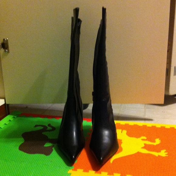 Boots - Picture 2 of 4
