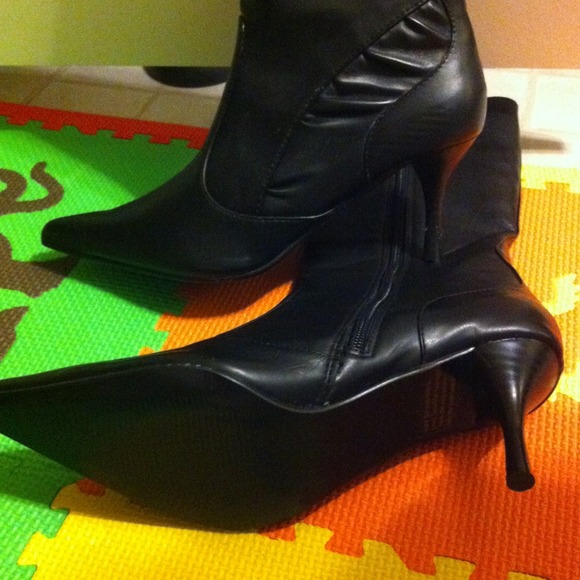 Boots - Picture 3 of 4