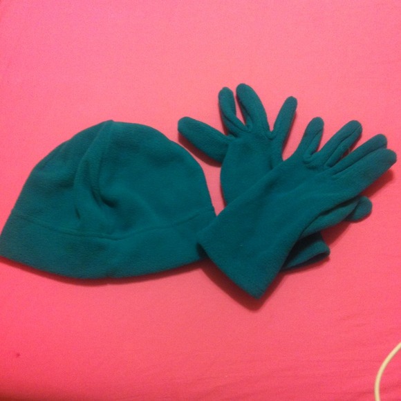 Teal beanie and pair of gloves
