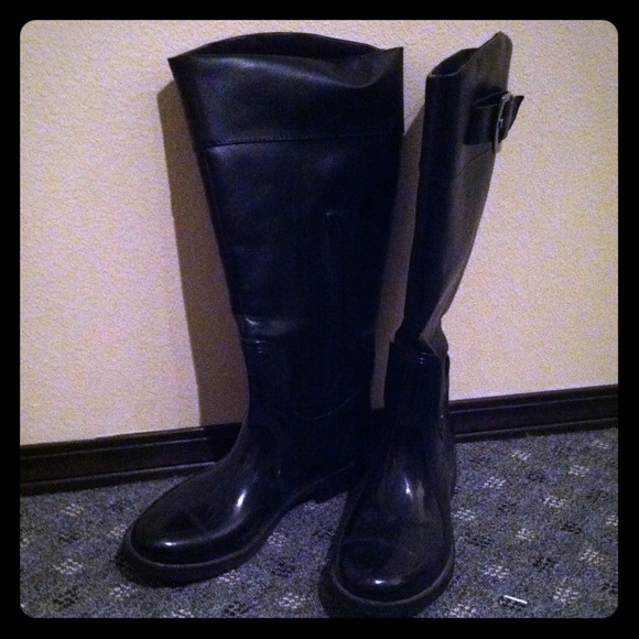 Black riding boots