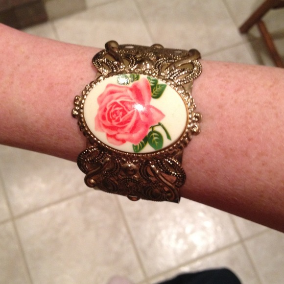 Vintage gold bracelet with rose