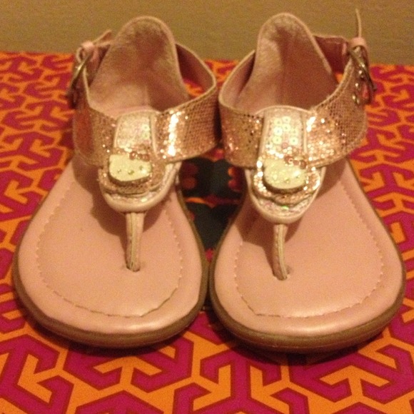💢SOLD💢Hello Kitty sandals - Picture 2 of 4