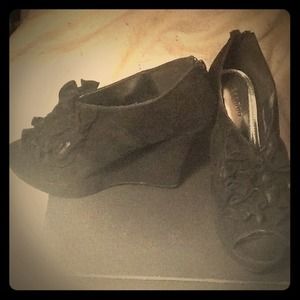 Cute Bamboo black peep-toe wedges!!