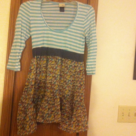 SOLD in bundle Flowy top