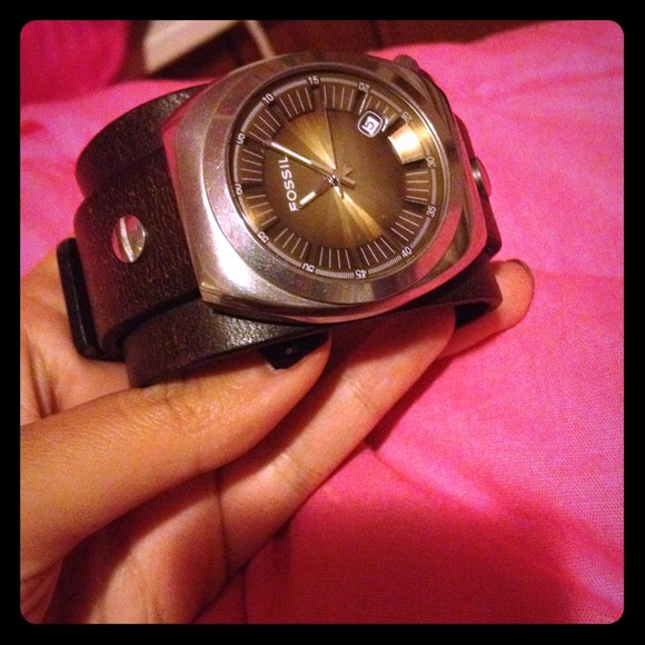 💢SOLD💢Fossil Men's all leather watch!