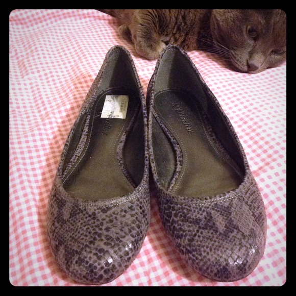 Faux snakeskin ballet flats