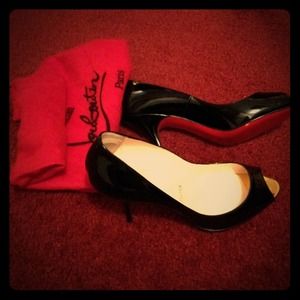 Gorgeous CHRISTIAN LOUBOUTIN Yoyo Peep Toe Pumps