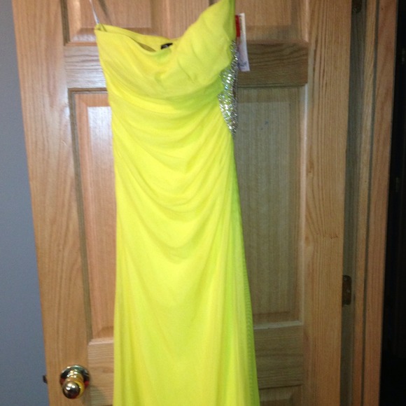 Sold in bundle to @mariaharrison