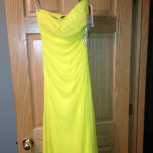 Sold in bundle to @mariaharrison