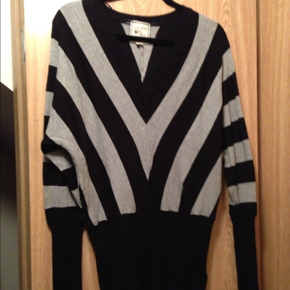 Black and gray tunic sweater