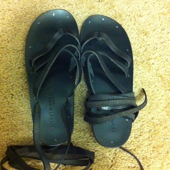 Kenneth Cole leather strappy sandals