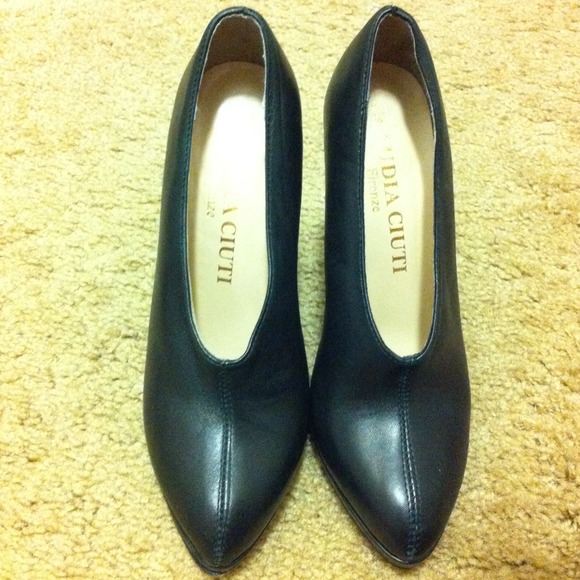 Claudia Ciuti Black booties