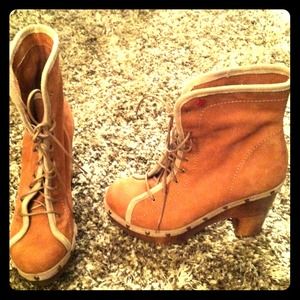 Cubanas Lace-Up Boots