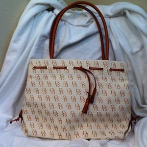 🚫Reserved🚫NWOT Dooney & Bourke Large Tassle Tote