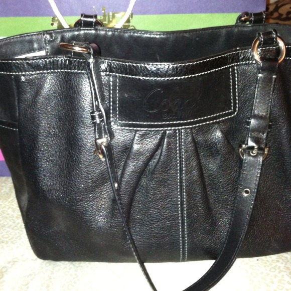 🎉⚡💢REDUCE🎉⚡💢Black leather coach purse