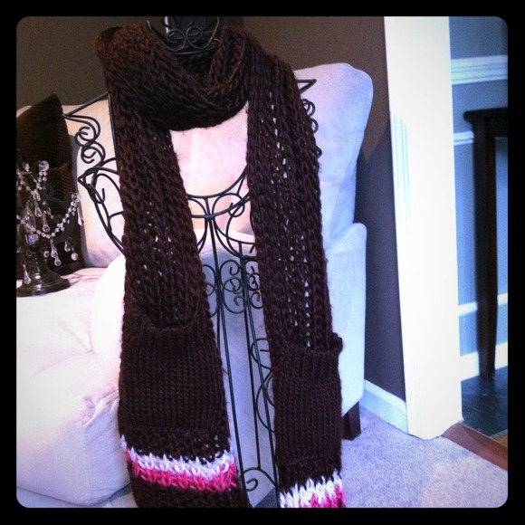 ❄️💓⛄️Chocolate scarf with pockets!!⛄️💓 - Picture 1 of 3