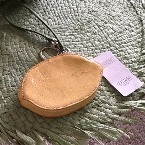 🙊SOLD  eBay 🙊.   Coach lemon coin - Picture 2 of 4