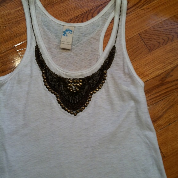 Tank with beating front and back