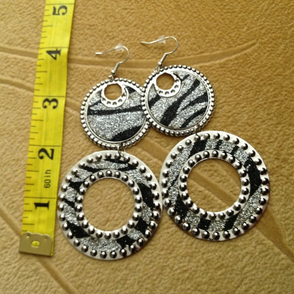 Zebra Glitter Silver/Black Metal Filled Dangles - Picture 4 of 4