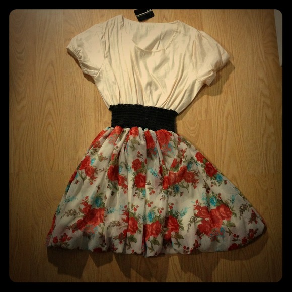 Cream and floral patterned silky dress Sz S