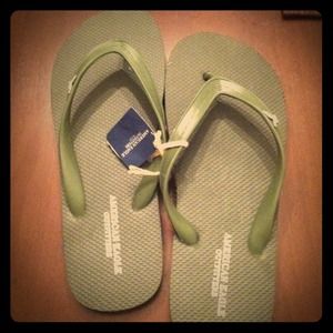 American Eagle Olive-green Flip flops!