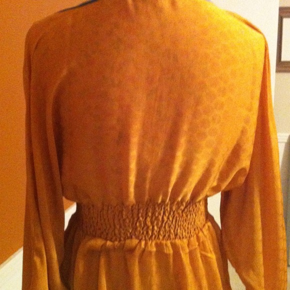 Mustard and teal blouse this is gorgeous💛 - Picture 3 of 4