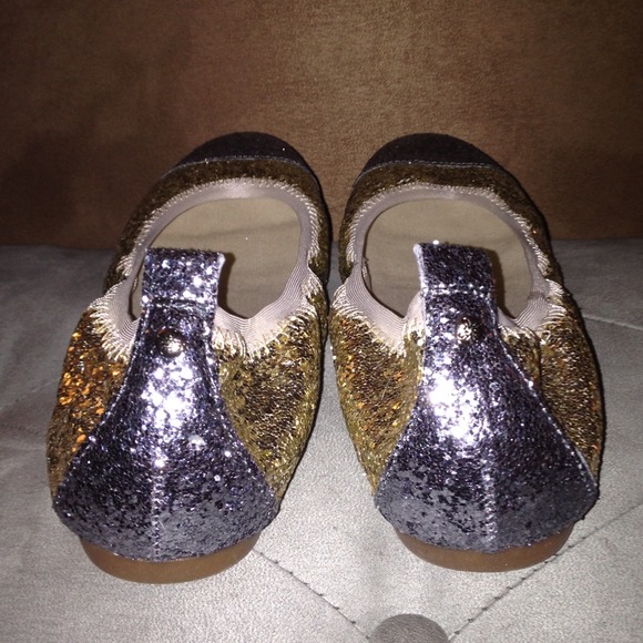 Bnwb:) sz 7.5 Vera Wang silver&gold glitter flats - Picture 3 of 4
