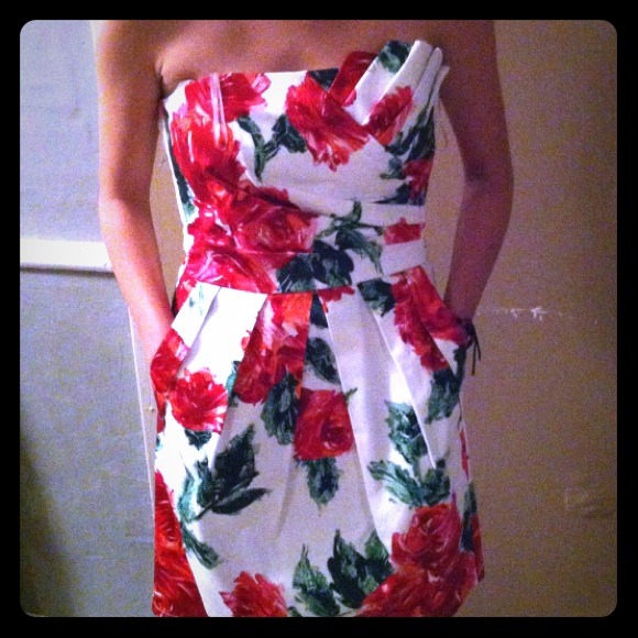 ❌SOLD❌Flowery fancy dress with pockets